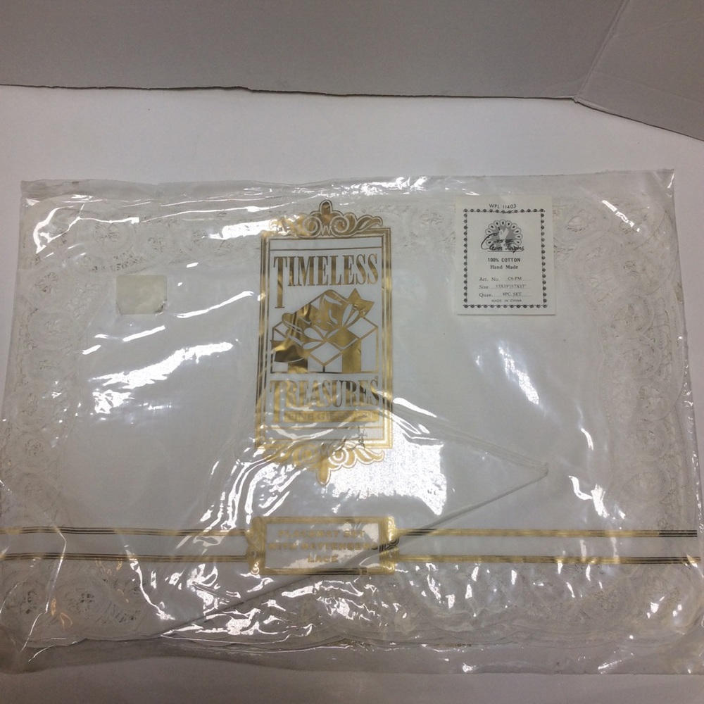 Timeless Treasures Battenberg Lace 8pc Placemats
